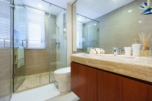 Making the Switch to Custom Glass Shower Doors | Victorville Home Furniture